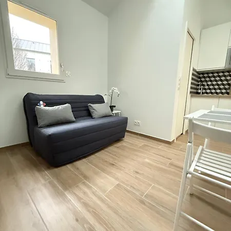 By Eiffel Tower And Roland Garros *