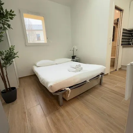 By Eiffel Tower And Roland Garros Apartment