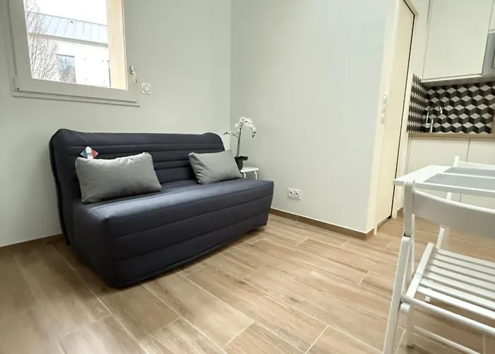 By Eiffel Tower And Roland Garros *